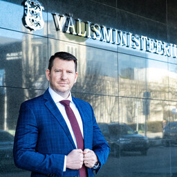 Jonatan Vseviov jätkab tööd