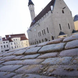 Fotod: Tallinna Raekoja platsil on suured lained