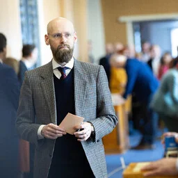 Vooglaid tahab riigikokku relva kaasa võtta