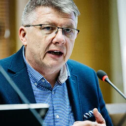 Meedialiit pöördub presidendi ja õiguskantsleri poole