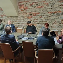 Korruptsioonivastane erikomisjon tahab piirata ametnike liikumist