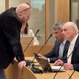 Kaos Narva linnavolikogu istungil