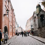 Tallinna vanalinnas seisavad linnale kuuluvad majad tühjalt ja hooldamata