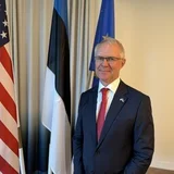 Trumpile volikirja esitanud suursaadik: Valge Maja on väike ja armas