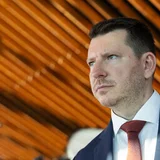 Vseviov Vene teemal tooni muutmisest